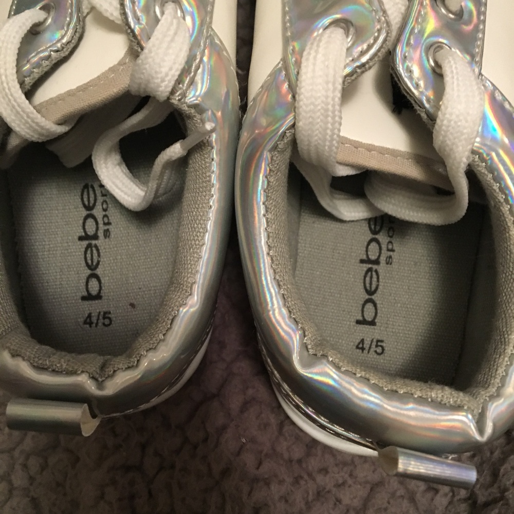 ❤️Bebe White/Silver sneakers -- girls sz 4/5 - Picture 3 of 4